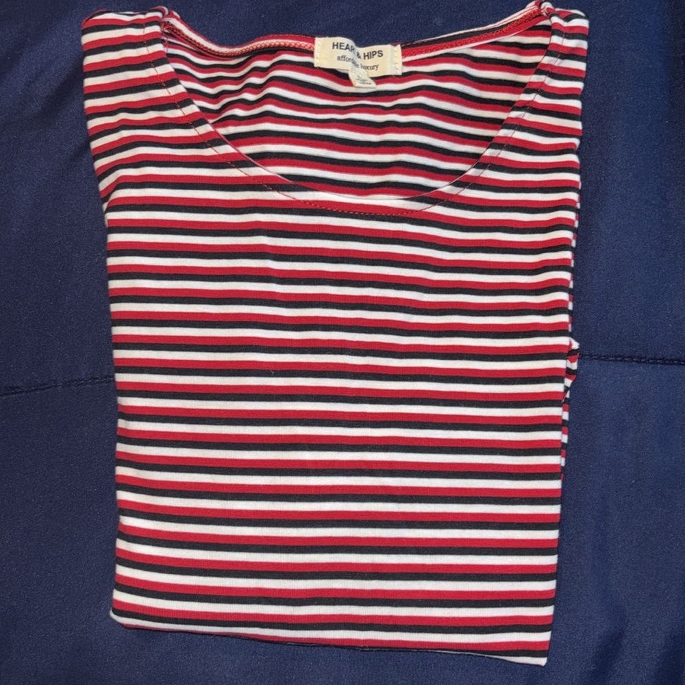 Strip shirt - long sleeves 
Colors- red, white & black 
Size- Large